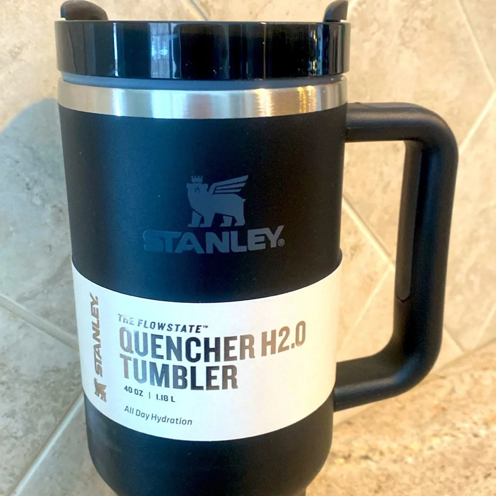 Stanley Black Quencher H2.0 40 oz Tumbler. Brand new is box - Picture 3 of 11